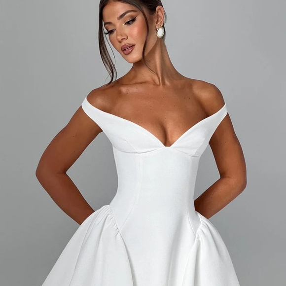 BabyBoo Chic Off-Shoulder White Mini Dress NWT! - Picture 2 of 4